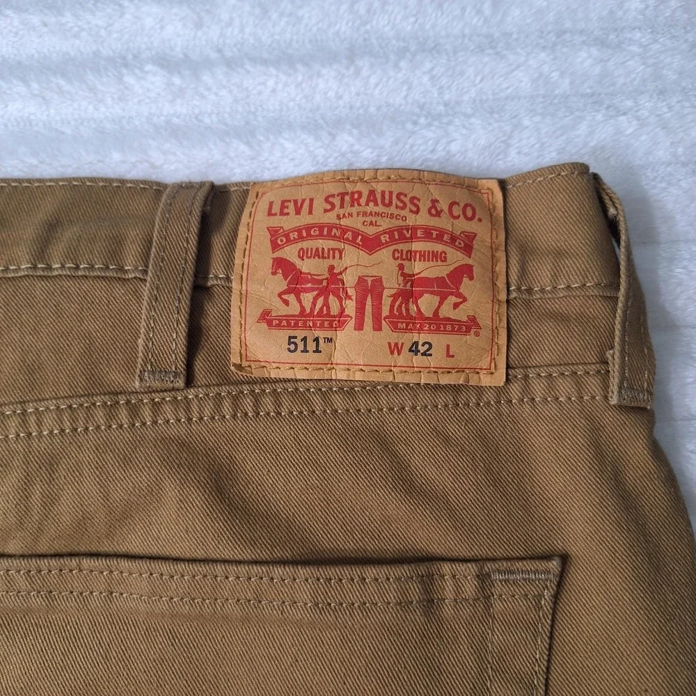 Levis 511  Khaki Slim Fit Cut Off Shorts Mens 42 BROWN Frayed Hem Denim